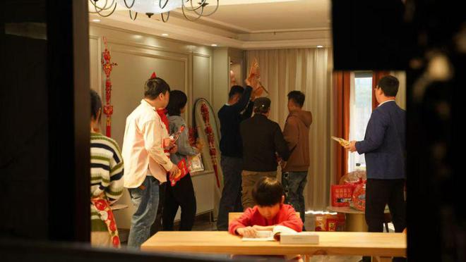 东莞探路“微短剧+文旅”的竖店模式新葡京娱乐城3天拍完一部爆款剧！(图3)