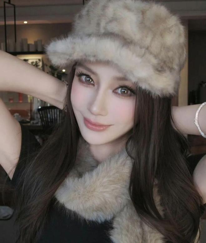 旧情复燃！AB玩船上剧本杀！新葡京瘦腿针影后和抠脚男星